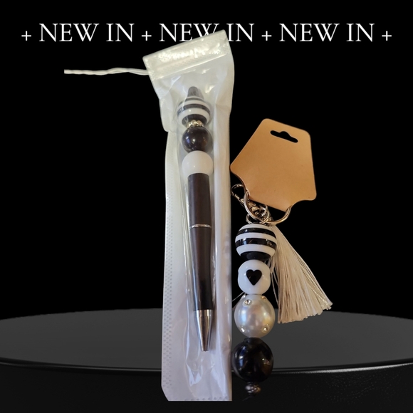 Unbranded Accessories - NWT Matching Black and White Pen with Keychain